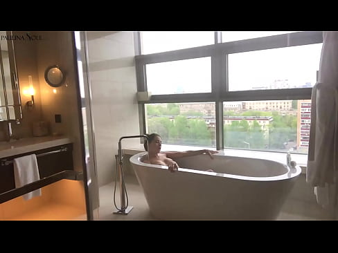 ❤️ En fantastisk babe som lidenskapelig rykker av seg fitta på badet ️❌ Sexvideo ved no.banglablog.top ❤